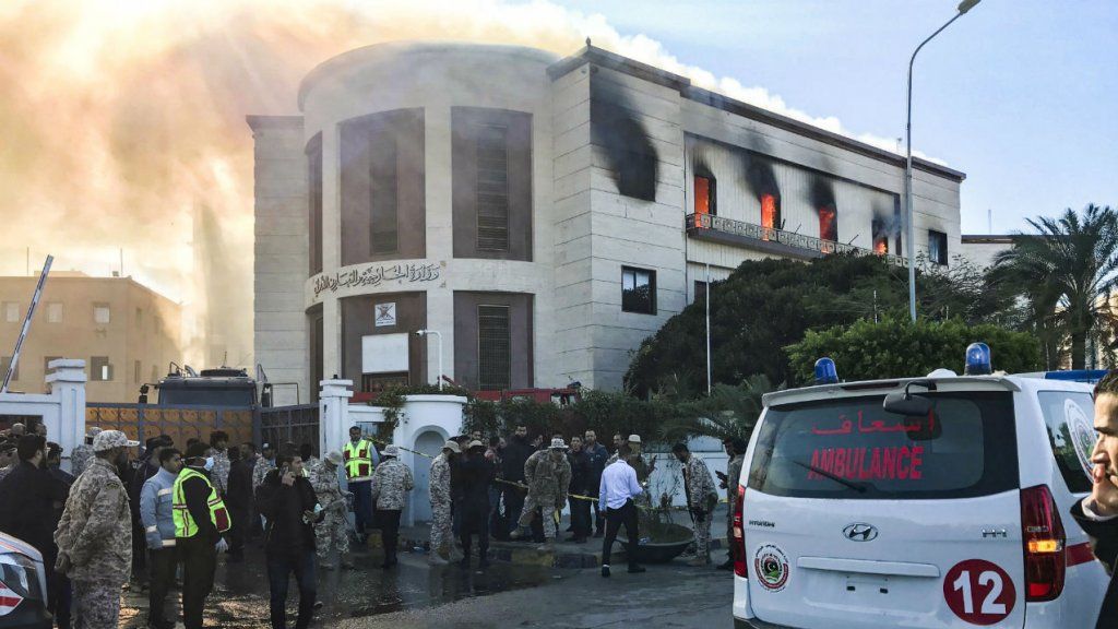طرابلس. مغربية ضمن ضحايا تفجير إرهابي استهدف مبنى الخارجية الليبية   www.le360.ma