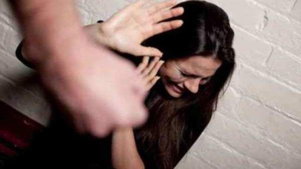 شاب يشرمل خطيبته السابقة شاب يشرمل خطيبته السابقة