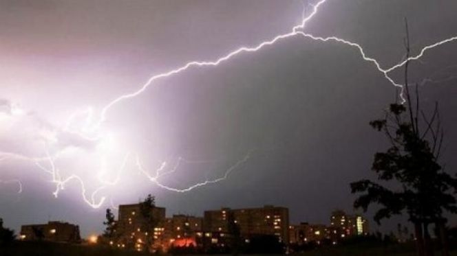 عاصفة رعدية عاصفة رعدية