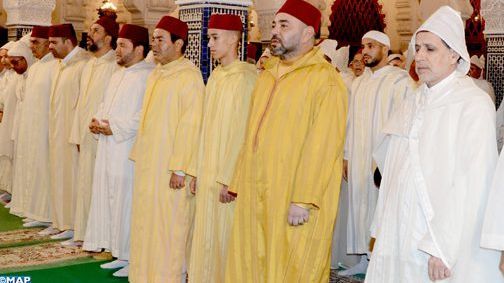 الملك يصلي الملك يصلي