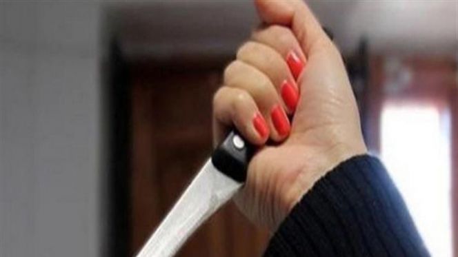 امرأة سكين امرأة سكين