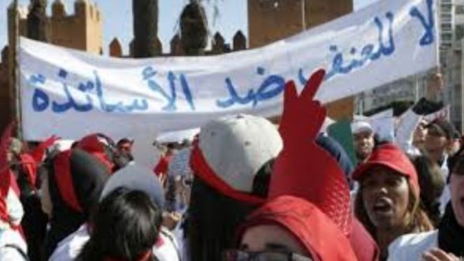 أساتذة يحتجون أساتذة يحتجون