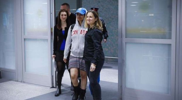 الفتاة السعودية رهف القنون برفقة وزيرة الخارجية الكندية، كريستيا فريلاند