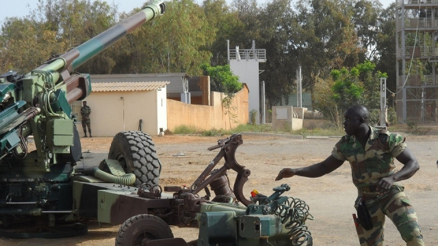Gambie: la classe politique sénégalaise divisée sur une éventuelle intervention militaire Gambie: la classe politique sénégalaise divisée sur une éventuelle intervention militaire