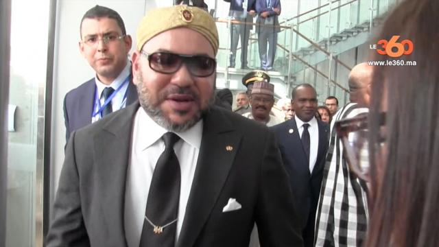Cover Vidéo... Union Africaine: Arrivée, discours et départ du roi Cover Vidéo... Union Africaine: Arrivée, discours et départ du roi