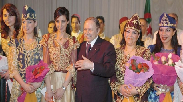 Bouteflika avec des femmes Bouteflika avec des femmes