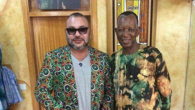 Photo du Jour: Mohammed VI rend visite au styliste préféré de Mandela Photo du Jour: Mohammed VI rend visite au styliste préféré de Mandela