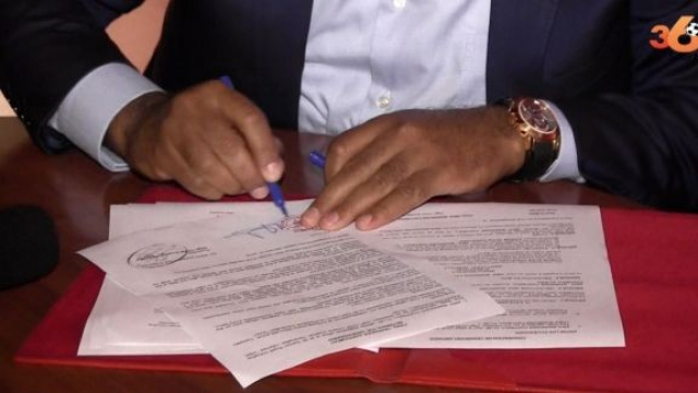 Signature de contrat de joueur Signature de contrat de joueur