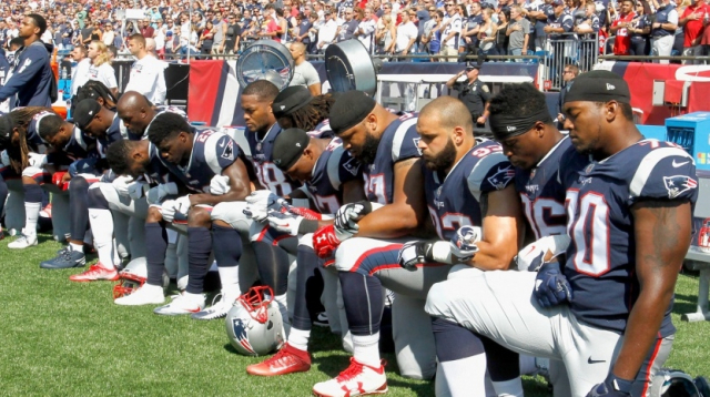 Joueurs de la NFL défiant Trump Joueurs de la NFL défiant Trump
