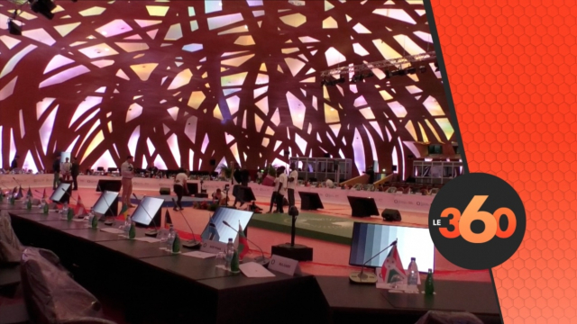 Cover Video -Le360.ma •Préparatif de la salle de conférence du sommet d'abidjan UE/UA Cover Video -Le360.ma •Préparatif de la salle de conférence du sommet d'abidjan UE/UA