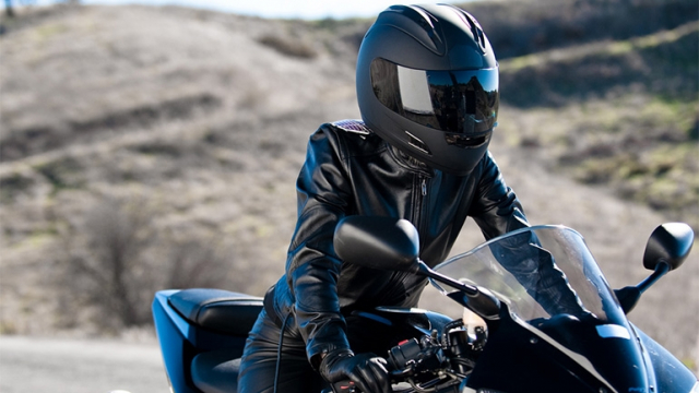 Femme à moto Femme à moto