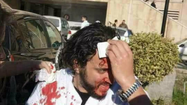 Vidéo et diapo. Le passage à tabac des médecins en grève par la police indigne l'Algérie Vidéo et diapo. Le passage à tabac des médecins en grève par la police indigne l'Algérie