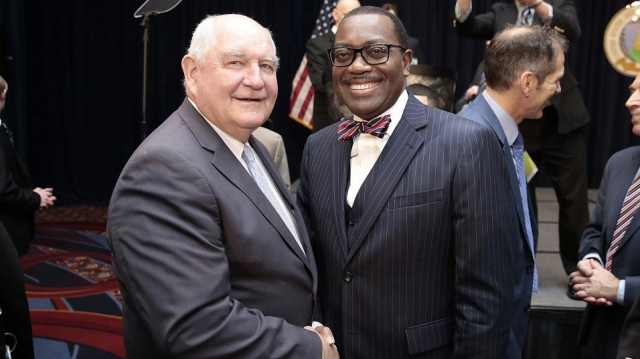 Adésina et Sonny Perdue Adésina et Sonny Perdue