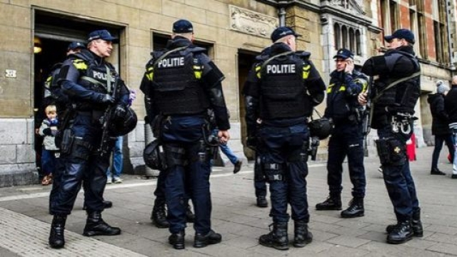 police néerlandaise police néerlandaise