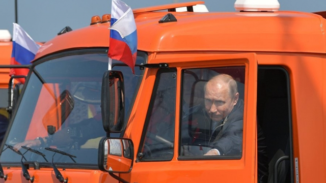 Poutine camion Crimée Pont Russie Poutine camion Crimée Pont Russie