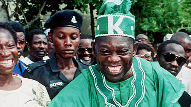 Moshood Abiola, l'opposant qui vient d'être réhabilité par Muhammadu Buhari, 25 ans après les élections de 1993. Moshood Abiola, l'opposant qui vient d'être réhabilité par Muhammadu Buhari, 25 ans après les élections de 1993.