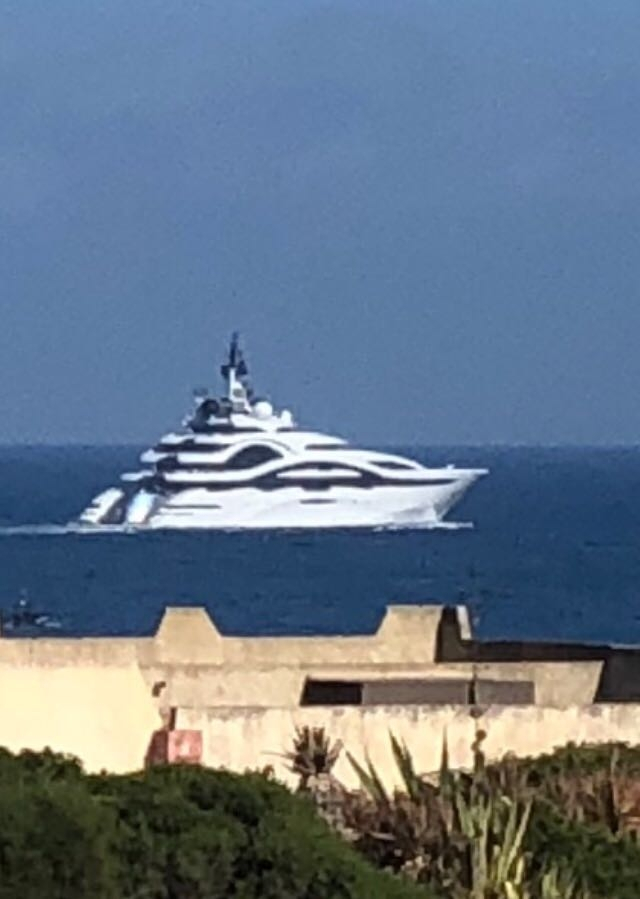 Yacht royal-1 Yacht royal-1