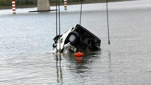 Mali: un camion tombe dans un fleuve et fait 20 morts Mali: un camion tombe dans un fleuve et fait 20 morts