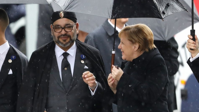 Le roi Mohammed VI et Angela Merkel à Paris Le roi Mohammed VI et Angela Merkel à Paris