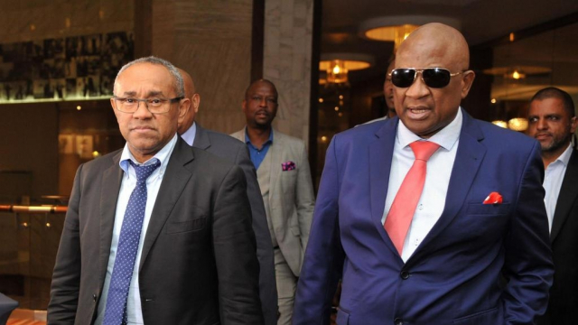Ahmad Ahmad et le président de la fédération de foot sud-africaine, COSAFA Ahmad Ahmad et le président de la fédération de foot sud-africaine, COSAFA