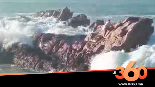 Cover Vidéo - شاهد لحظة انقاذ عنصر وقاية مدنية بطنجة لصياد سقط في البحر Cover Vidéo - شاهد لحظة انقاذ عنصر وقاية مدنية بطنجة لصياد سقط في البحر