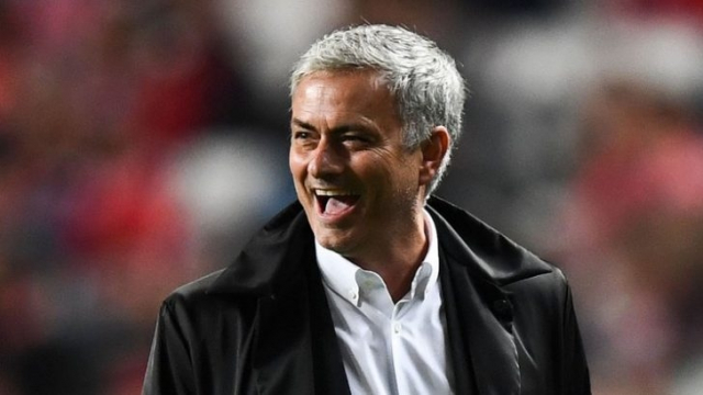 Mourinho souriant Mourinho souriant