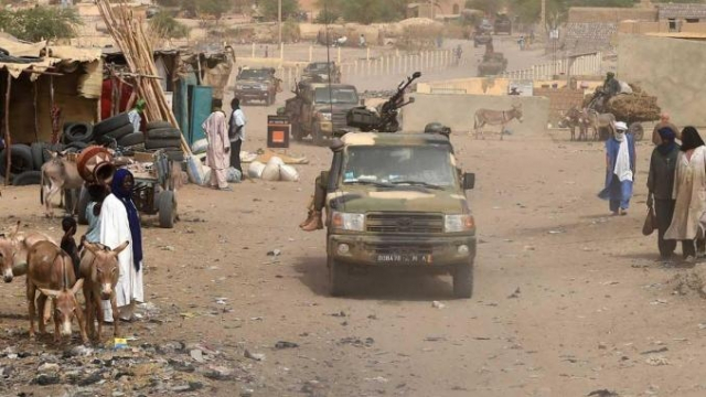 Algérie: intervention française au nord Mali Algérie: intervention française au nord Mali