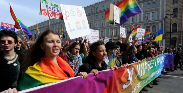 Homophobie Un Couple Gay Violemment Agress En Russie
