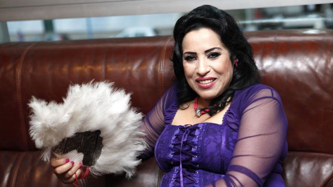 نجاة اعتابو سعيدة جدا نجاة اعتابو سعيدة جدا