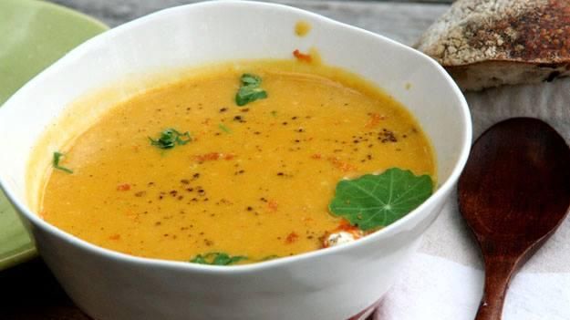 شوربة العدس بخضر شوربة العدس بخضر