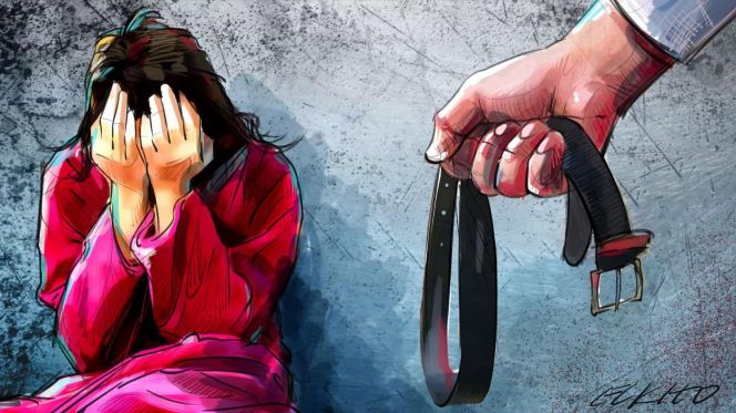 بالفيديو زوج يجلد زوجته أمام حشد من الناس دون رحمة لهذا السبب Www Le360 Ma