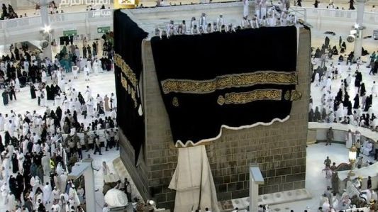 بالفيديو الكعبة تكتسي حلتها الجديدة يوم عرفة Www Le360 Ma