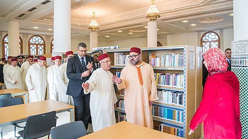 الملك يدشن الملك يدشن
