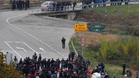 Tučnjava migranata na ulicama Velike Kladuše Tučnjava migranata na ulicama Velike Kladuše