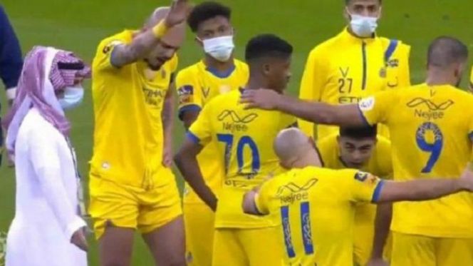 مشادات بين أمرابط وزميله في النصر مشادات بين أمرابط وزميله في النصر