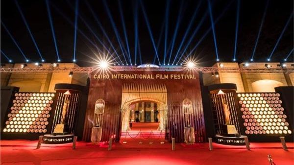افتتاح الدورة 42 من مهرجان القاهرة الدولي السينمائي افتتاح الدورة 42 من مهرجان القاهرة الدولي السينمائي