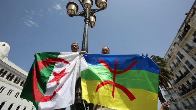 الجزائر..إصدار النسخة الأمازيغية من الدستور الجزائر..إصدار النسخة الأمازيغية من الدستور