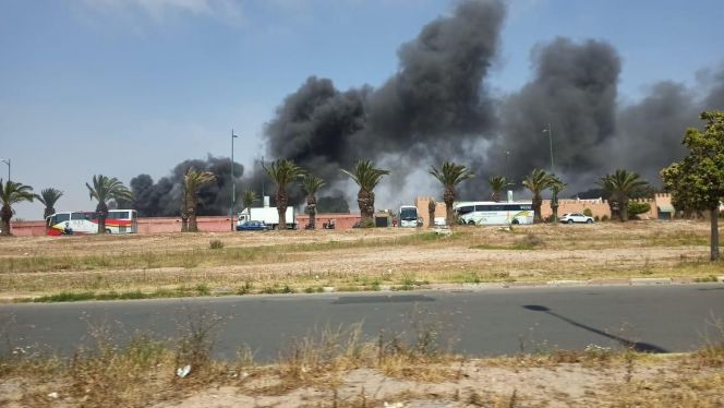 حريق مهول يأتي على مستودع لحافلات النقل بإنزكان حريق مهول يأتي على مستودع لحافلات النقل بإنزكان