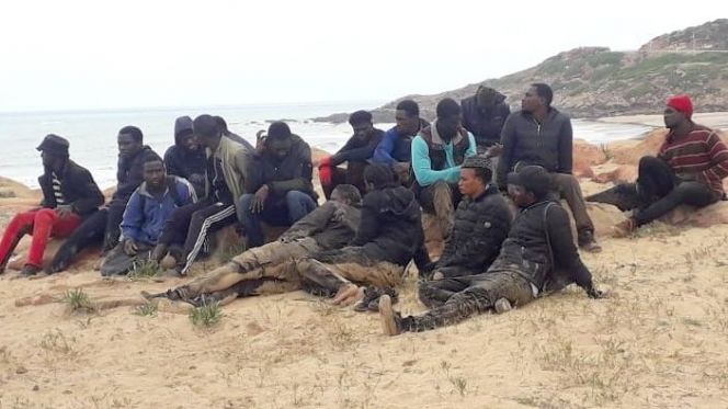 إنقاذ مهاجرين سريين من العرق بسواحل طنجة إنقاذ مهاجرين سريين من العرق بسواحل طنجة