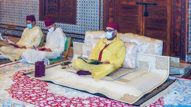 أمير المؤمنين الملك محمد السادس يحيي ليلة المولد النبوي الشريف مرفوقا بولي العهد الأمير مولاي الحسن، وبالأمير مولاي رشيد أمير المؤمنين الملك محمد السادس يحيي ليلة المولد النبوي الشريف مرفوقا بولي العهد الأمير مولاي الحسن، وبالأمير مولاي رشيد