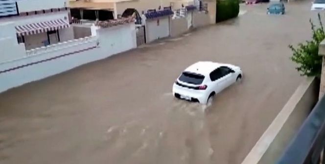 فيضانات فيضانات