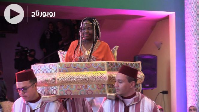 Cover Vidéo - عرسٌ مغربي بوجدة لتكريم للمرأة المغربية والإفريقية في عيدها الأممي