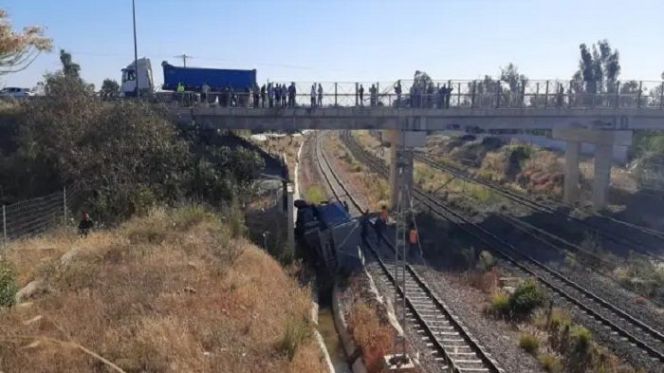 سقوط شاحنة فوق سكة القطار بضواحي المحمدية