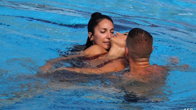 إنقاذ أنيتا ألفاريس سبّاحة أميركية من قاع المسبح بعد إغمائها