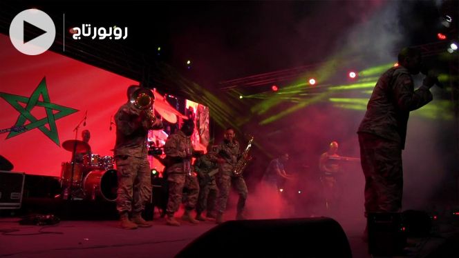 Cover-Vidéo: فرقة الجيش الأمريكي تلهب جمهور أكادير