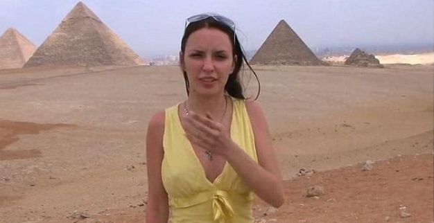 صور ممثلة إباحية تصور لقطات جنسية داخل أهرامات مصر Le360 Ma