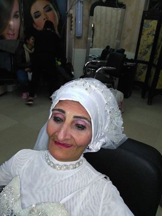 بالصور هذا مصير عجوز مصرية حلمها ارتداء فستان الزواج Www Le360 Ma