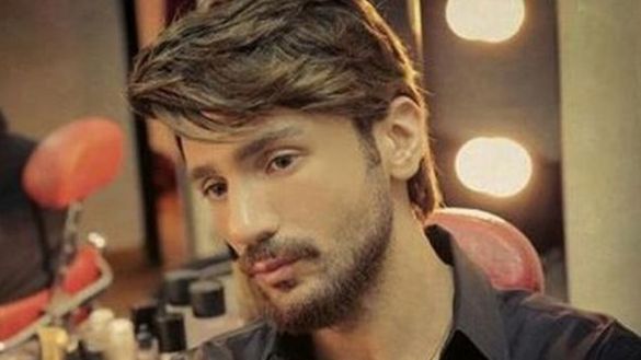 بالصور شاهد كيف أصبح الفنان شادي شامل شبيه العندليب Www Le360 Ma