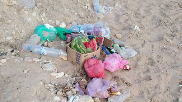 نفايات بشواطئ أكادير نفايات بشواطئ أكادير