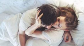 ما الذي تتوقعه منك المرأة في غرفة النوم